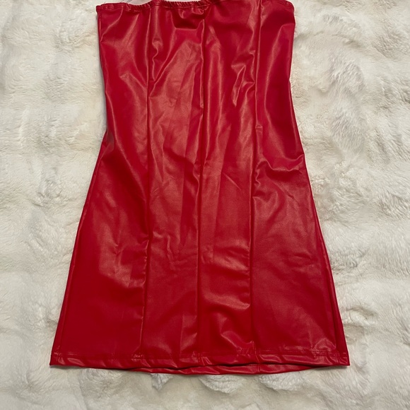 SHEIN Vibrant Red Strapless Dress - Picture 2 of 2